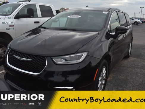 Used 2023 Chrysler Pacifica Touring-L FWD image 1