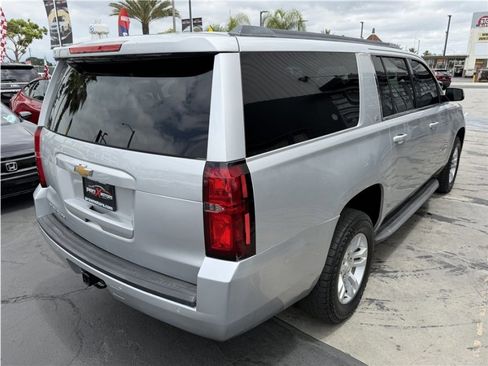 Used 2018 Chevrolet Suburban LT RWD image 7