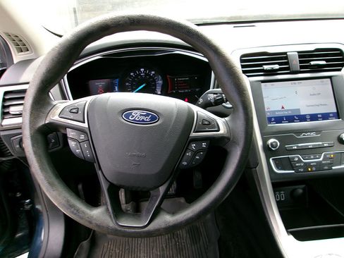 Used 2020 Ford Fusion SE FWD image 16