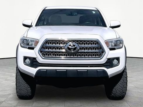 Used 2016 Toyota Tacoma TRD Off-Road w/ Towing Package image 2