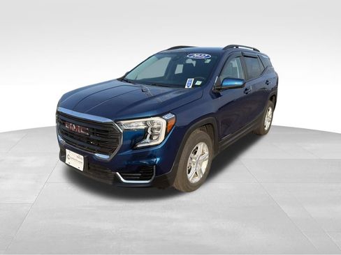 Used 2022 GMC Terrain SLE w/ Driver Convenience Package image 3
