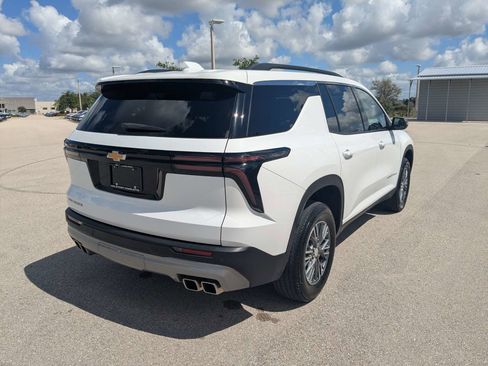 Used 2025 Chevrolet Traverse LT FWD image 5