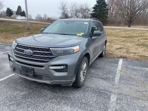 Used 2021 Ford Explorer XLT w/ Equipment Group 202A image 3