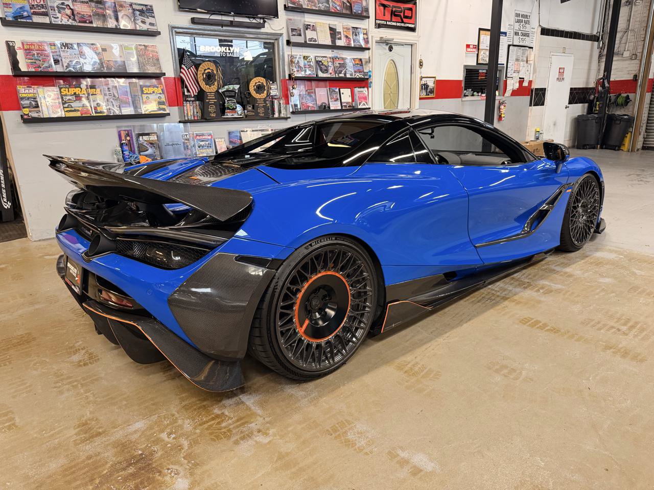 Used 2022 McLaren 720S Performance RWD image 10