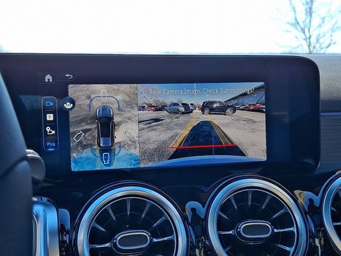 New 2026 Mercedes-Benz GLB 250 4MATIC image 18