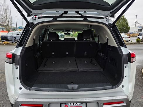 New 2025 Nissan Pathfinder SL image 11