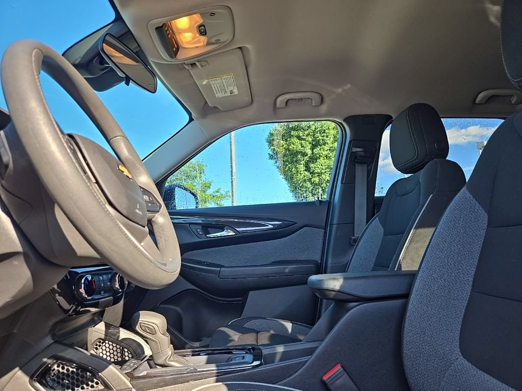 Used 2024 Chevrolet TrailBlazer LT AWD/4WD image 32