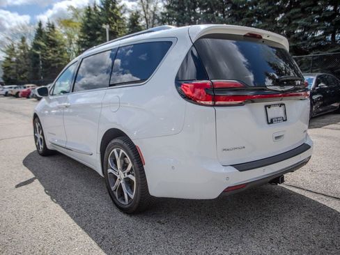 Used 2022 Chrysler Pacifica Pinnacle AWD/4WD image 4