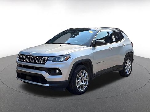Used 2025 Jeep Compass Limited AWD/4WD image 4