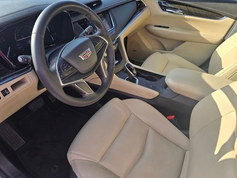 Used 2017 Cadillac XT5 FWD image 22