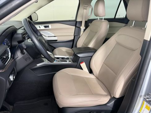 Used 2023 Ford Explorer Limited w/ Limited Technology Package AWD/4WD image 11
