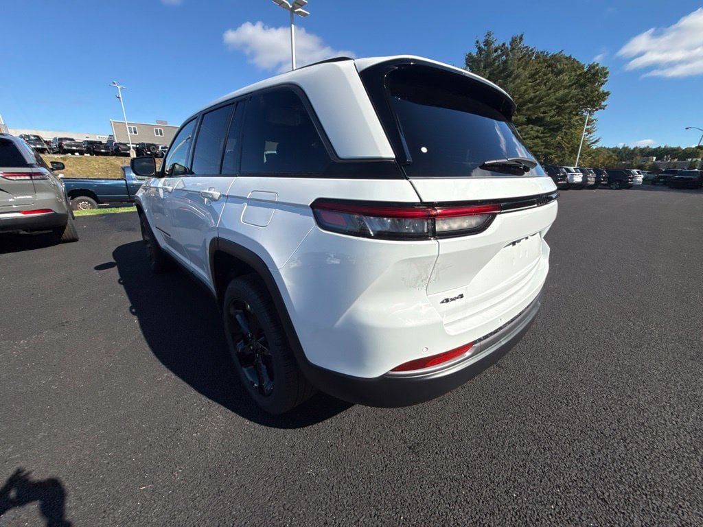 New 2027 Jeep Grand Cherokee Limited AWD/4WD image 3