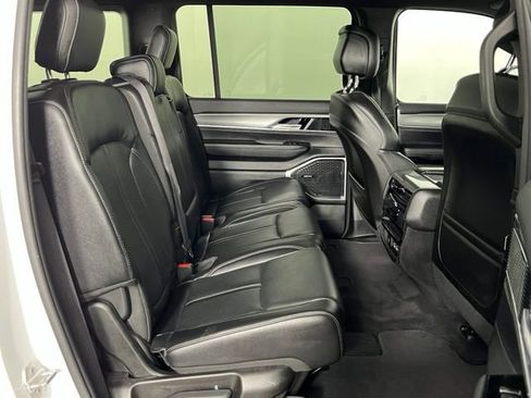 Used 2022 Jeep Wagoneer Series I AWD/4WD image 33