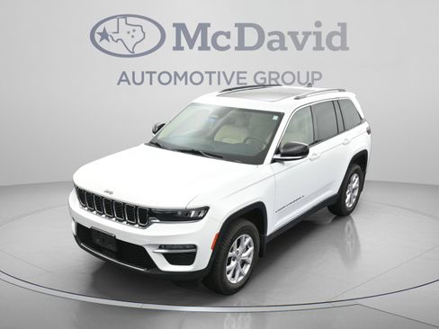 Used 2022 Jeep Grand Cherokee Limited w/ Trailer Tow Prep Group (B) AWD/4WD image 38