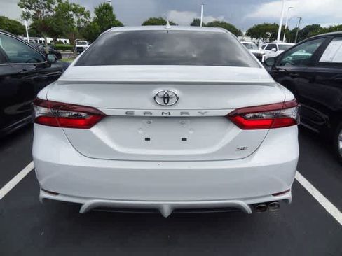 Used 2023 Toyota Camry SE FWD image 5