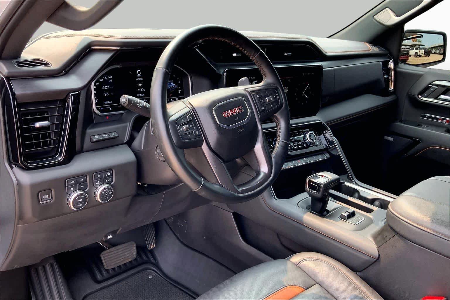 Used 2024 GMC Sierra 1500 AT4 w/ Technology Package AWD/4WD image 17