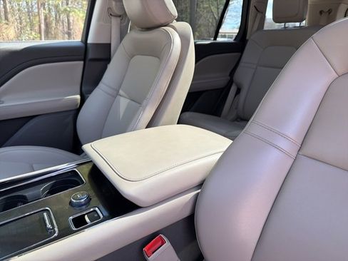 Used 2023 Lincoln Aviator AWD w/ Premium Package image 18