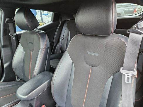 Used 2019 Hyundai Veloster 2.0 Premium FWD image 10