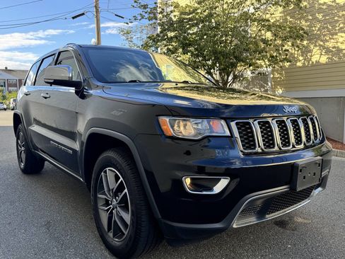 Used 2018 Jeep Grand Cherokee Limited image 3