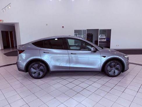 Used 2026 Tesla Model Y AWD image 16