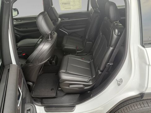 New 2025 Jeep Grand Cherokee L Limited w/ Luxury Tech Group II AWD/4WD image 13