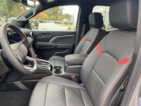 Used 2024 Chevrolet Colorado Z71 w/ Z71 Convenience Package 2 image 24