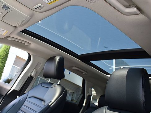 Used 2024 Ford Edge SEL w/ Convenience Package AWD/4WD image 7