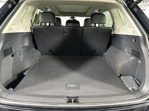Used 2022 Volkswagen Tiguan SE w/ Panoramic Sunroof Package AWD/4WD image 25