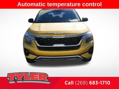 Used 2023 Kia Seltos S w/ Navigation Package FWD image 2