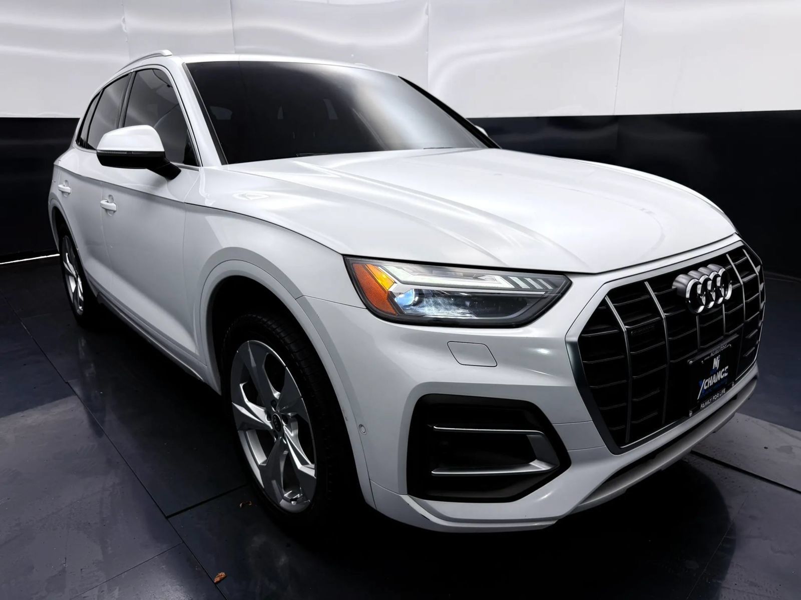 Used 2021 Audi Q5 Prestige w/ Prestige Package AWD/4WD image 2