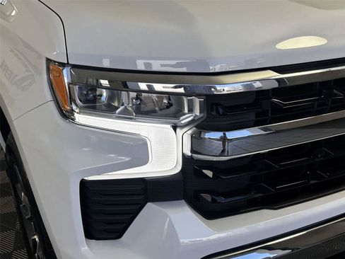 Certified 2024 Chevrolet Silverado 1500 LT AWD/4WD image 9
