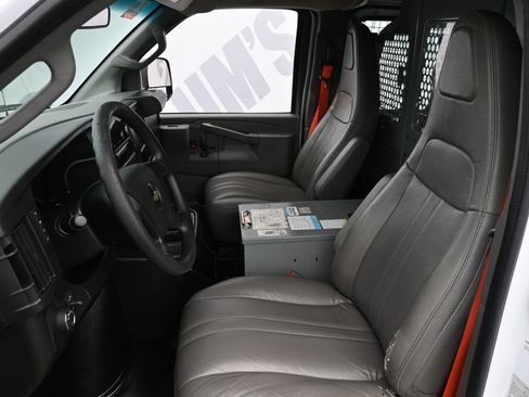 Used 2016 Chevrolet Express 2500 RWD image 8