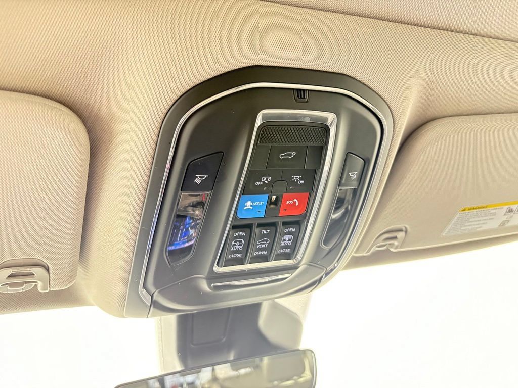 Used 2023 Jeep Wagoneer 4WD w/ Premium Group I image 30