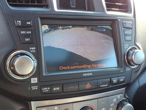 Used 2012 Toyota Highlander SE w/ Tow Pkg AWD/4WD image 22