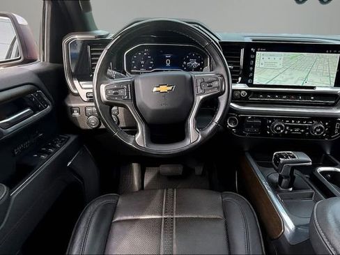 Used 2025 Chevrolet Silverado 1500 High Country w/ High Country Premium Package AWD/4WD image 9