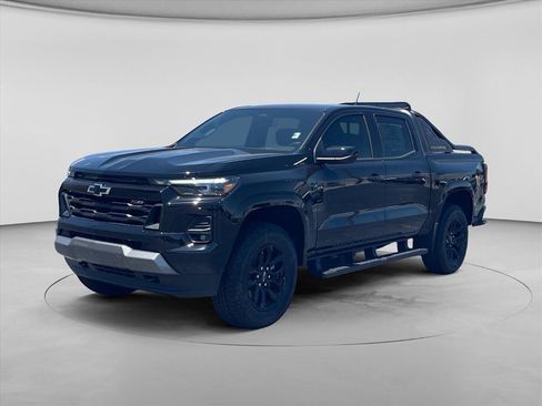 New 2026 Chevrolet Colorado Z71 w/ Midnight Edition AWD/4WD image 3