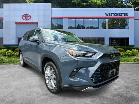 Certified 2024 Toyota Grand Highlander AWD image 4