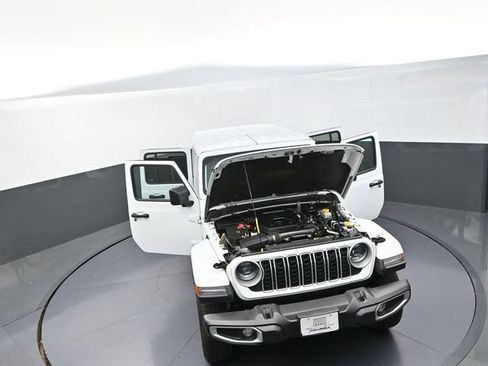 Used 2024 Jeep Wrangler Unlimited Sahara AWD/4WD image 30