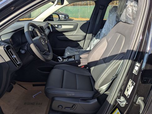 New 2026 Volvo XC40 B5 Plus w/ Protection Package Premier image 8