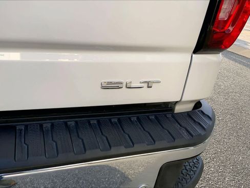 Used 2024 GMC Sierra 1500 SLT image 30