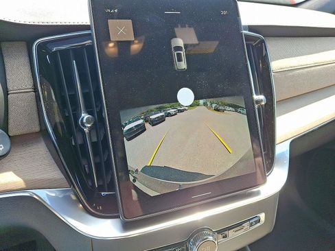 New 2025 Volvo XC90 T8 Core image 13