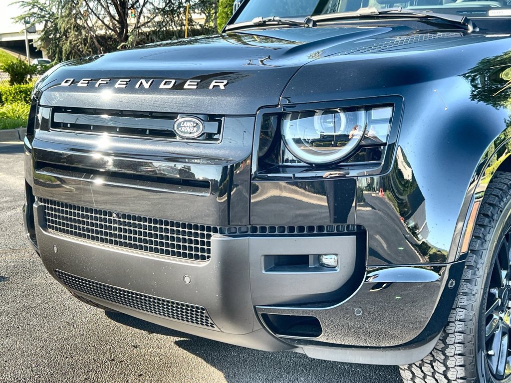 Used 2026 Land Rover Defender 130 X-Dynamic SE AWD/4WD image 9