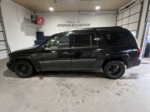 Used 2004 Chevrolet TrailBlazer 4WD w/ LS Preferred Equipment Group image 2