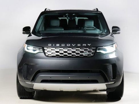 Used 2025 Land Rover Discovery S image 8