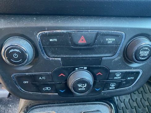 Used 2019 Jeep Compass Altitude image 27