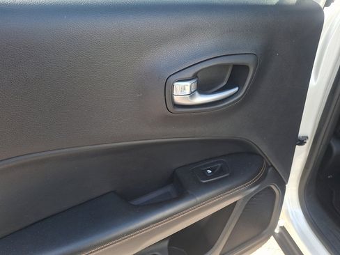 Used 2018 Jeep Compass Limited w/ Navigation Group AWD/4WD image 19