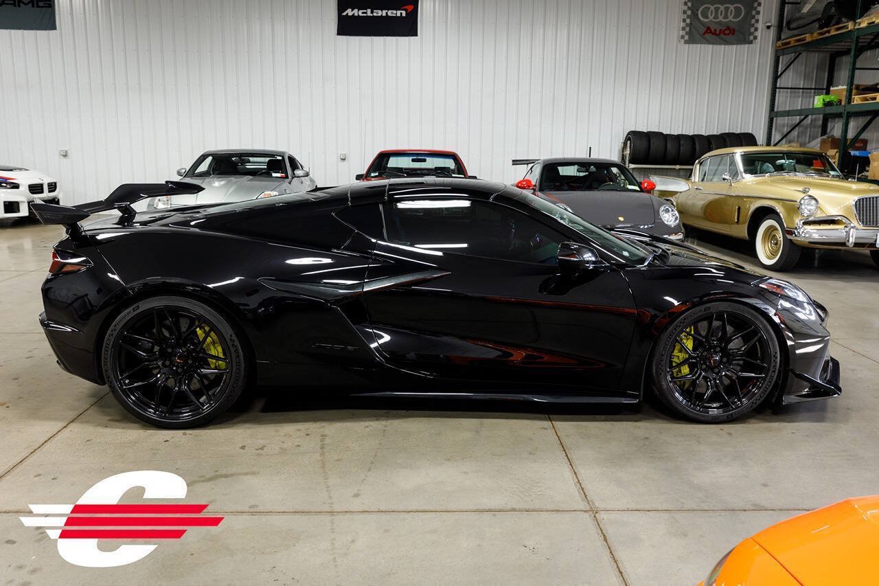 Used 2023 Chevrolet Corvette Z06 w/ Z07 Performance Package RWD image 2