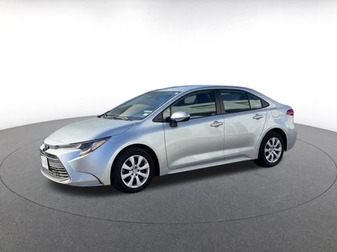 Used 2025 Toyota Corolla LE image 8