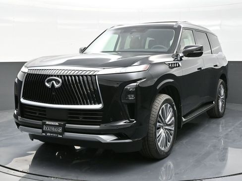 Used 2025 INFINITI QX80 Luxe image 2