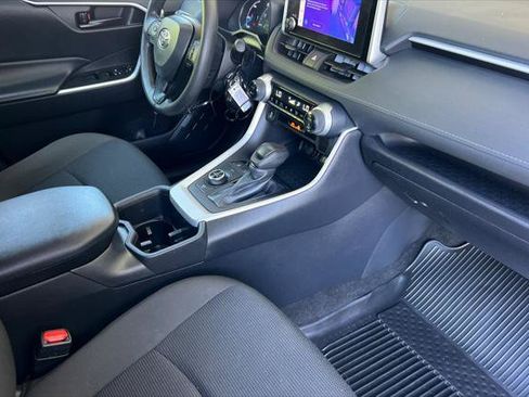 Certified 2024 Toyota RAV4 LE AWD/4WD image 17